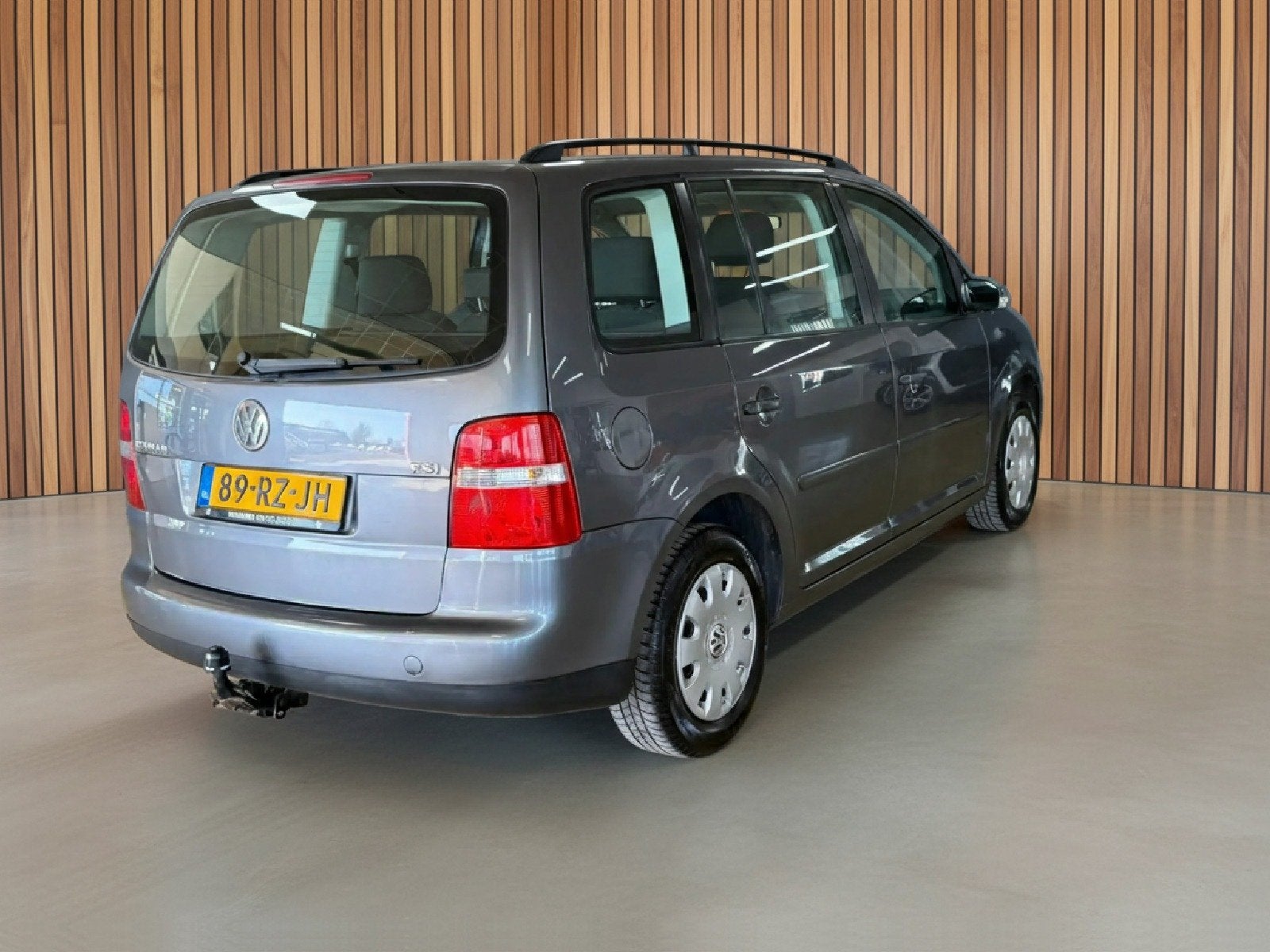 Volkswagen Touran 1.6-16V FSI Business | Trekhaak | Cruise, Gebruikt, 4 cilinders, 116 pk, Handgeschakeld