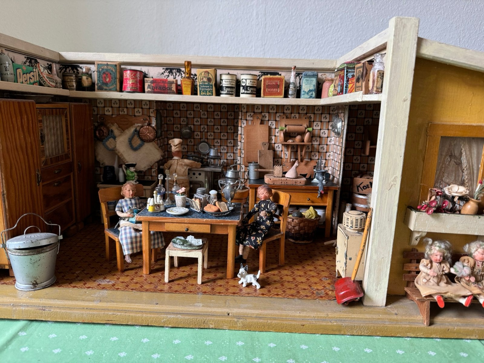 Antieke oude poppenhuis keuken, Verzamelen, Ophalen, Gebruikt, Poppenhuis