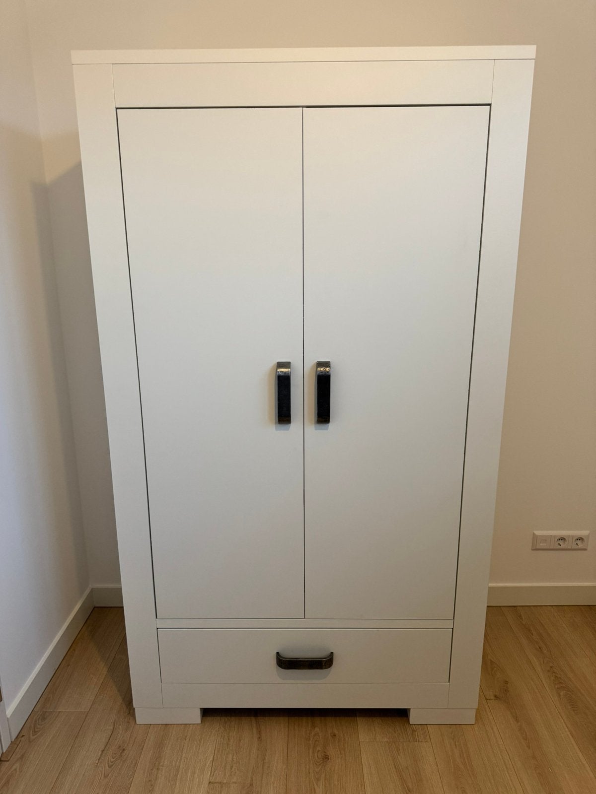 Kidsmill Brent Kledingkast 2-Deurs, wit, in nette staat!, Ophalen, Kast, 50 tot 70 cm, 105 cm of meer