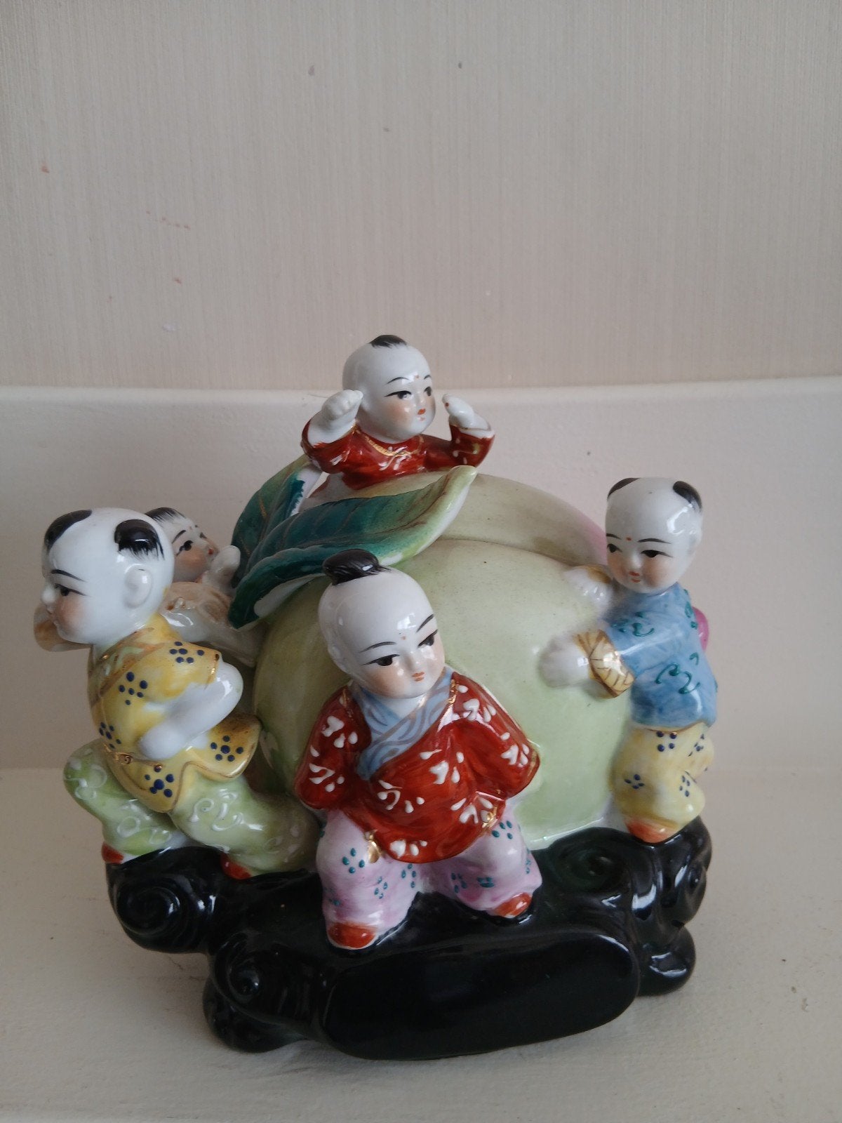 Chinees beeld kinderen dragen een perzik, Ophalen of Verzenden