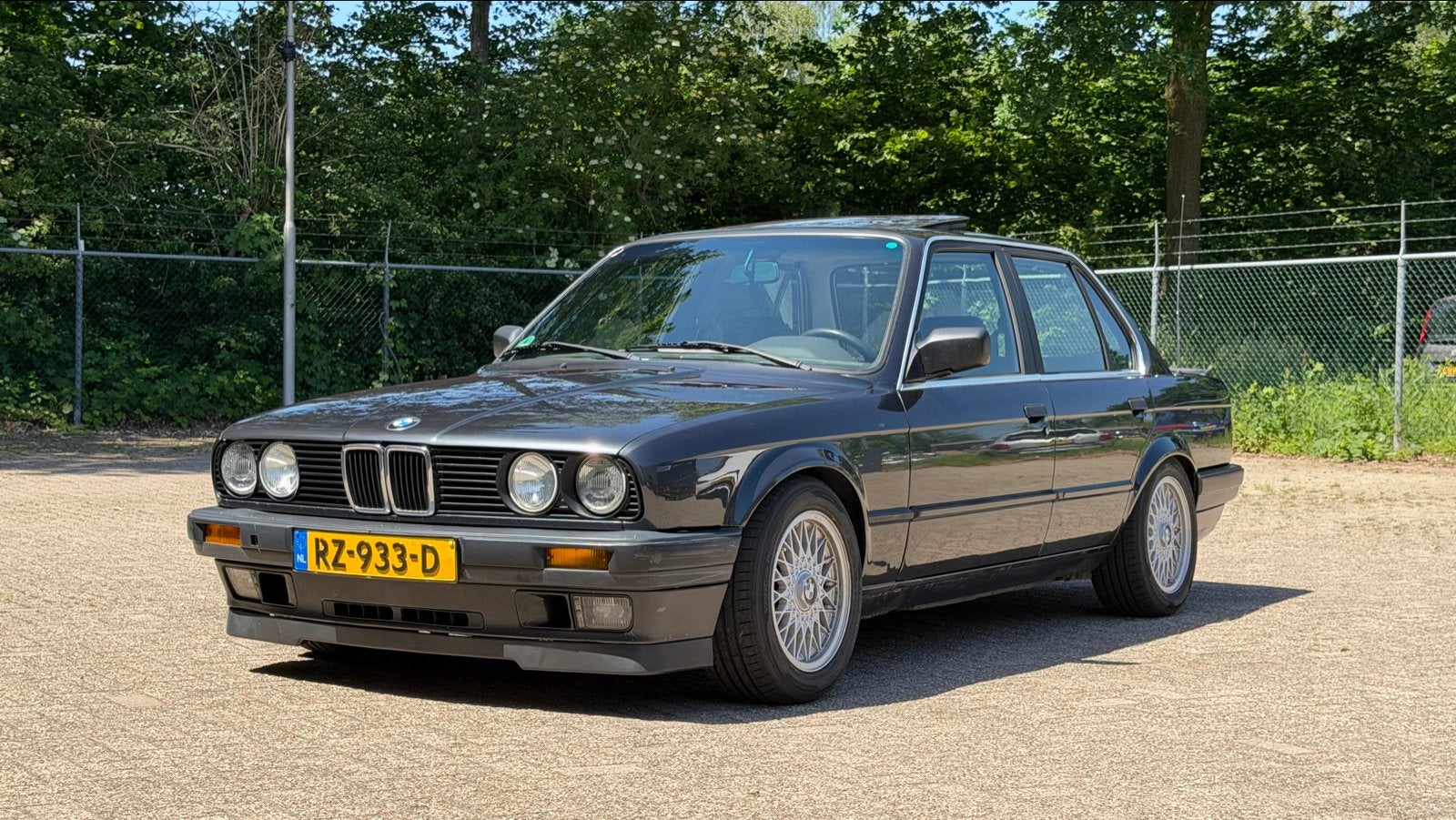 BMW 325i Sedan | Handgeschakeld | Intrax | Sperdiff, Auto's, BMW, 2494 cc, Metallic lak, Zwart, 1200 kg