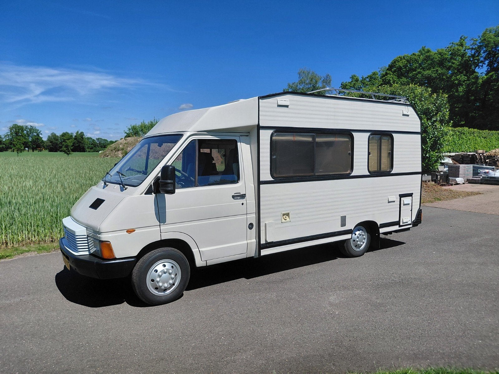 Caravans And Camping Pilote