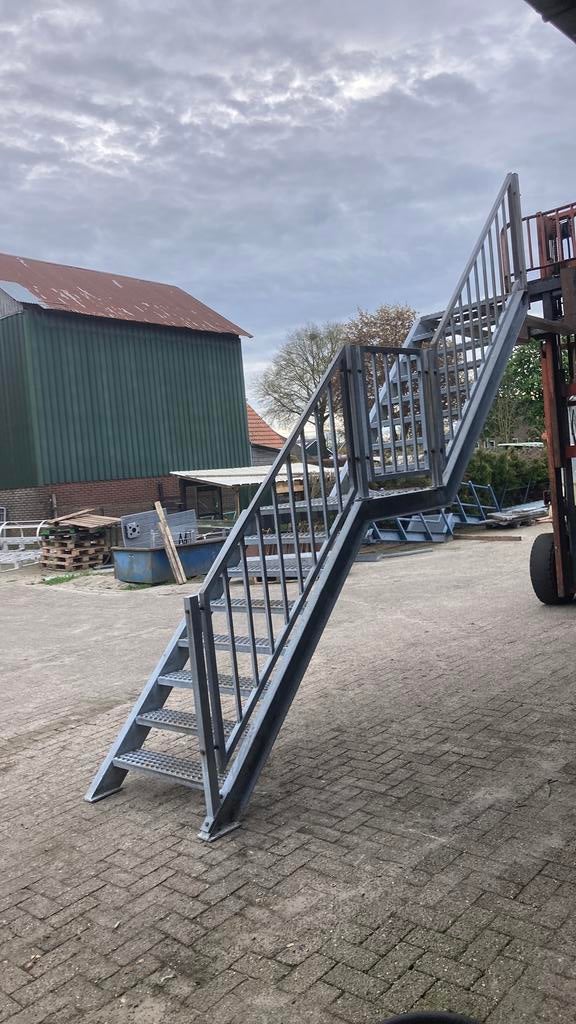 Stalen trap, Ophalen, Zo goed als nieuw, 2 tot 4 meter