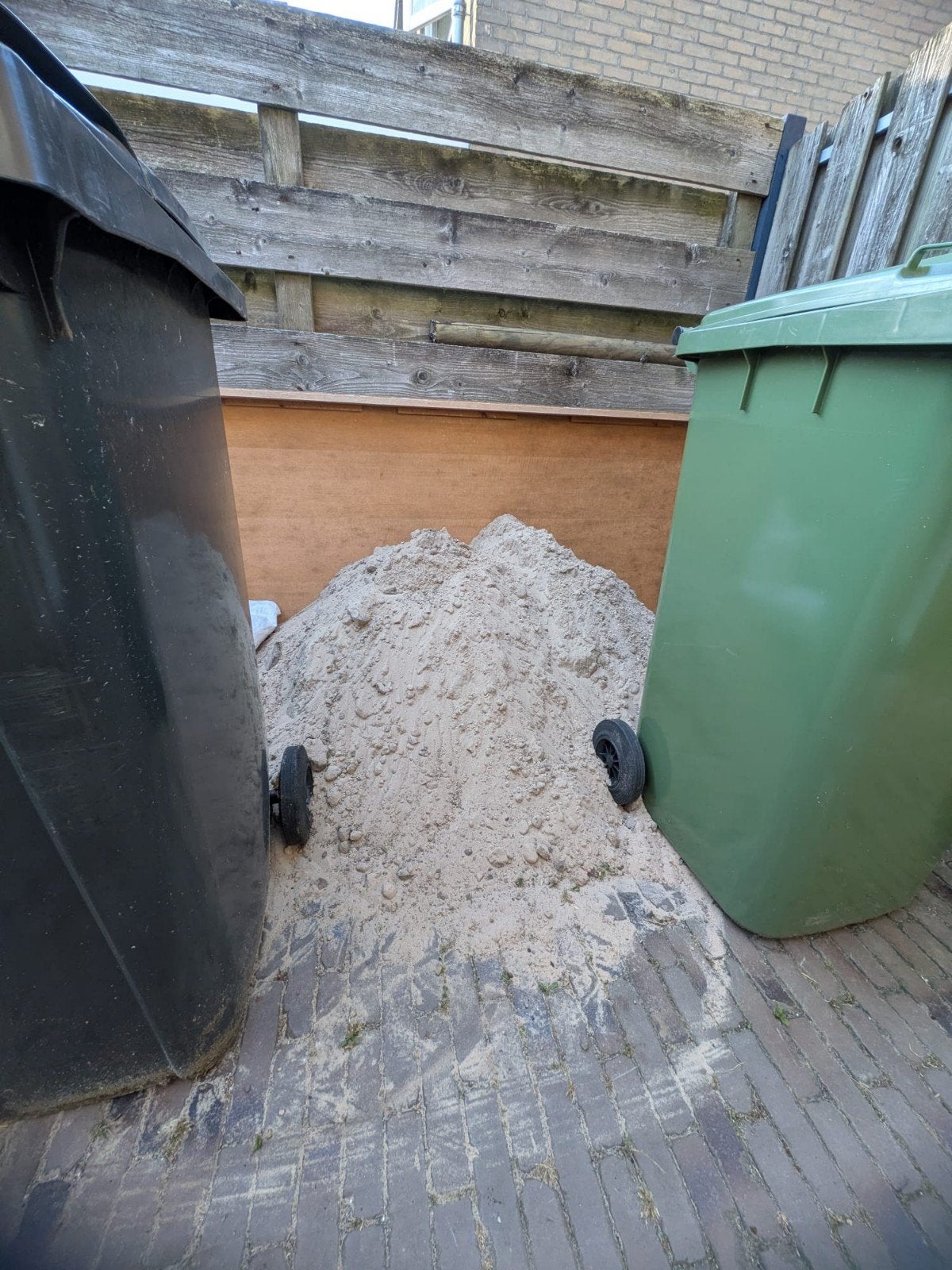 Gratis Ophoogzand / Straatzand af te halen kruiwagen of 4, Ophalen