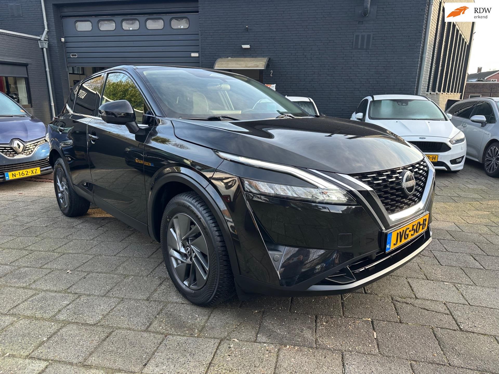 Nissan Qashqai 1.3 MHEV 140pk|2023|360 Cam|Navi|Fabrieksga, Auto's, Dealer onderhouden, Stof, Gebruikt, Zwart