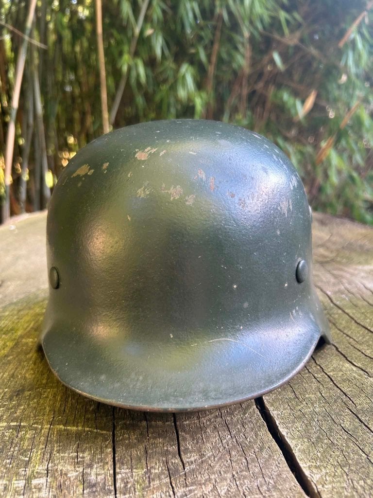 Duitse WO2 helm (verf verkocht als reproductie), Ophalen of Verzenden, Duitsland, Helm of Baret