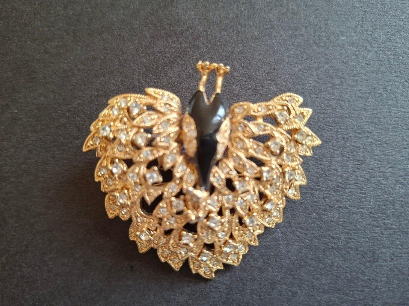 Vintage Pauw Broche met Strass en Emaille - Goudkleurig, Overige materialen, 4 tot 7 cm, Ophalen of Verzenden, Zo goed als nieuw