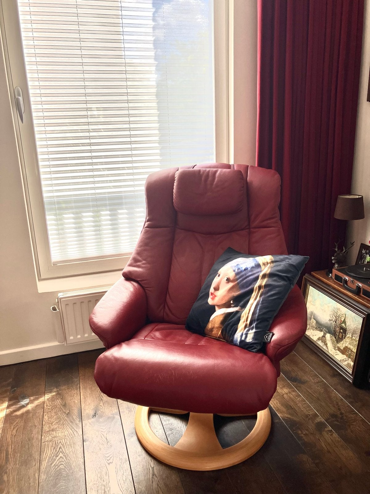 Rode leren relaxfauteuil met houten draaivoet, Ophalen, Gebruikt, Leer, Eén