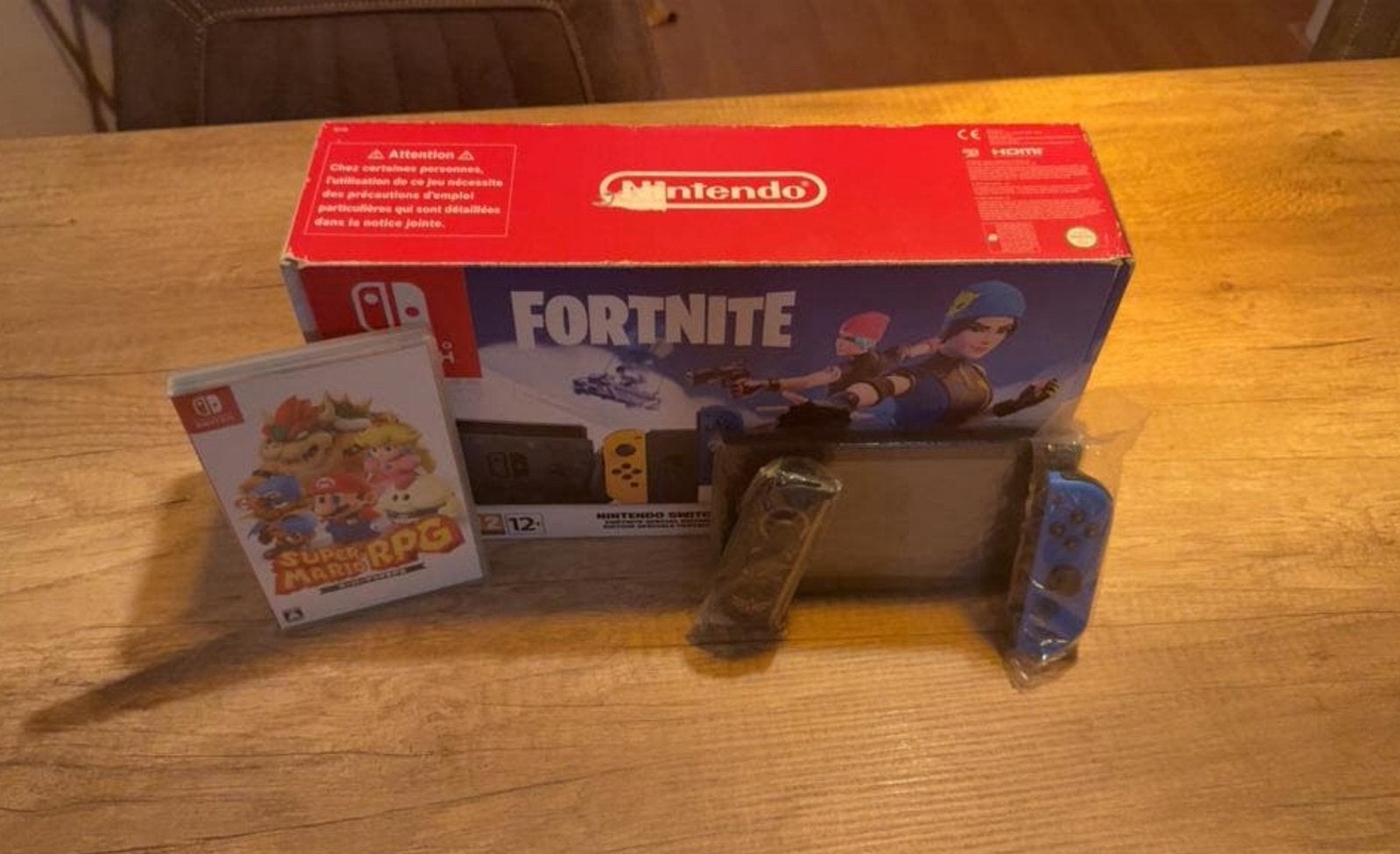 Nintendo Switch Fortnite Editie met mario game, Ophalen of Verzenden, Zo goed als nieuw, Met 2 controllers, Switch 2019 Upgrade
