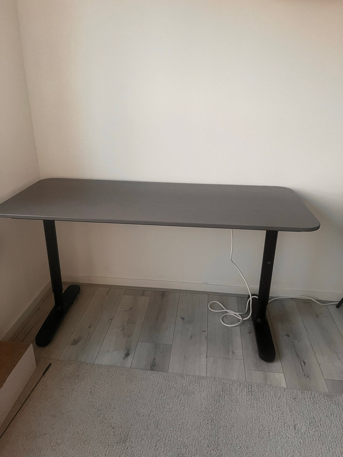 bureau - Grijs hout/Zwart, Ophalen, Overige typen, Spaanplaat of MDF, Zo goed als nieuw
