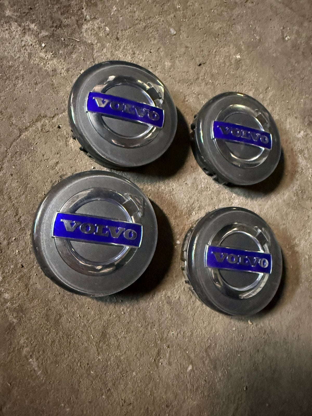 Volvo naafdoppen 64mm, Ophalen of Verzenden, Zo goed als nieuw