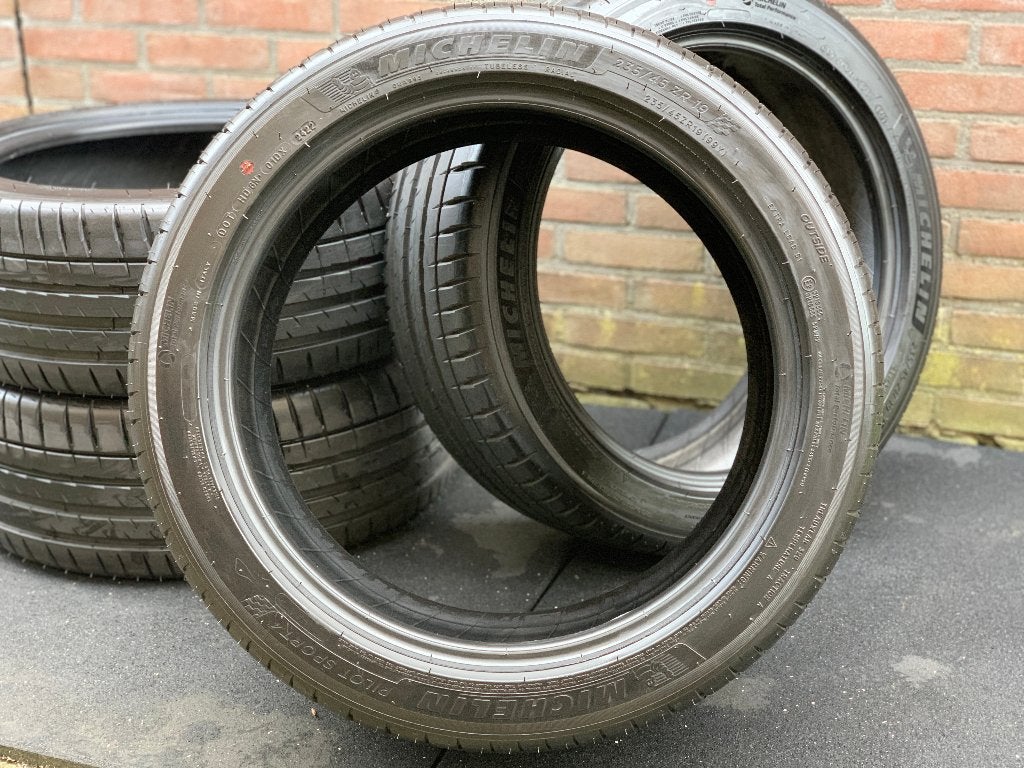 4 x Michelin Pilot Sport 4 235/45 R19 XL Zomerbanden, 19 inch, Gebruikt, Ophalen of Verzenden, 235 mm