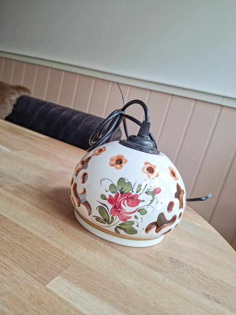Portugees aardewerk lampje met bloemmotief, Ophalen of Verzenden