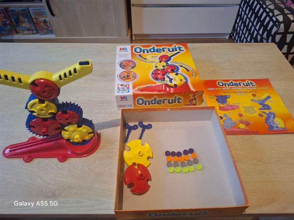 MB Spellen Onderuit - Compleet Gezelschapsspel, MB Spellen, Een of twee spelers, 1027 Newport Ave, Pawtucket, RI 02861, USA, Ophalen of Verzenden