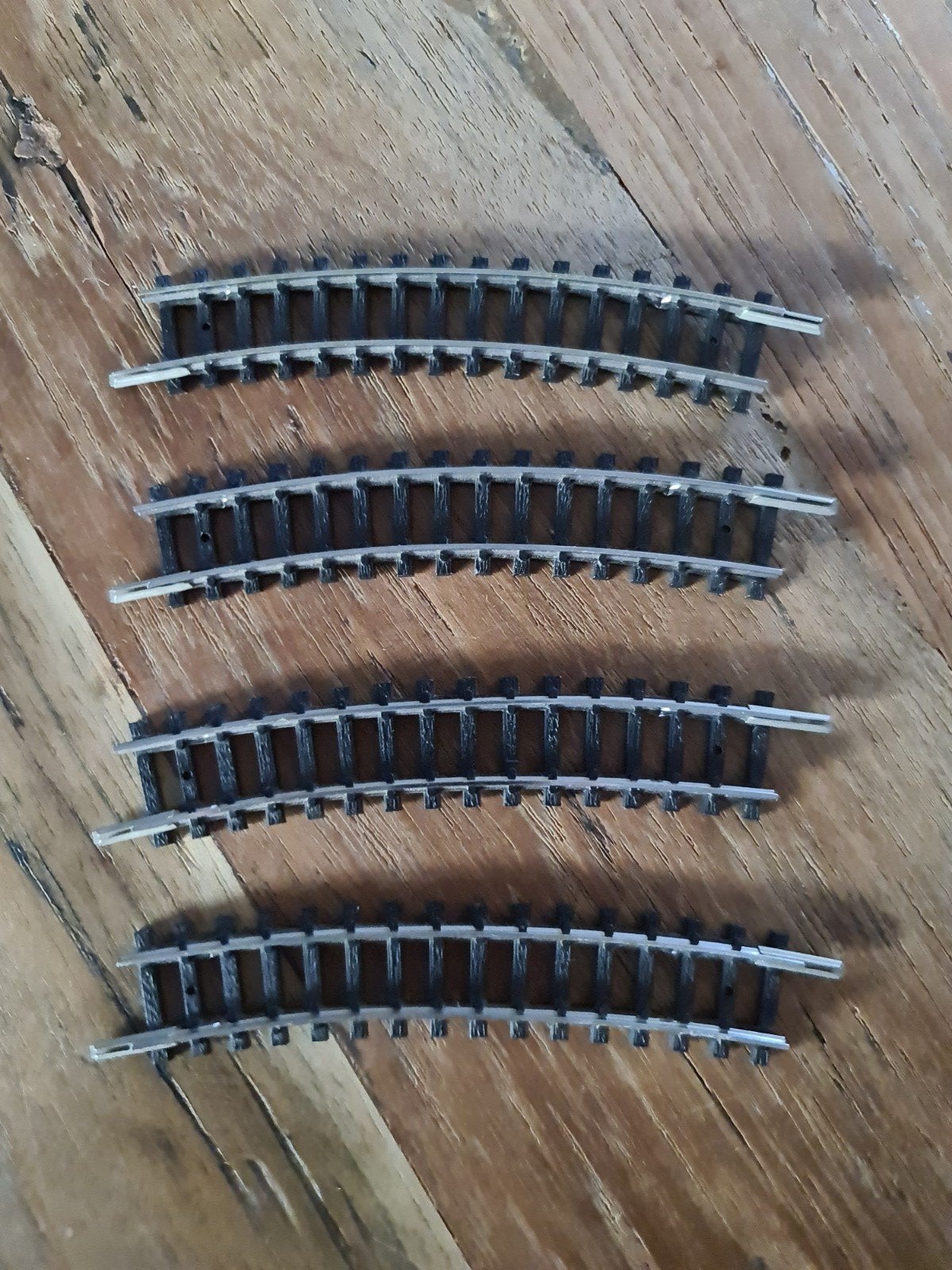 Minitrix N 4914 Gebogen rail 24gr 4 stuks gebruikt, Gebruikt, Gelijkstroom, Trix, Rails