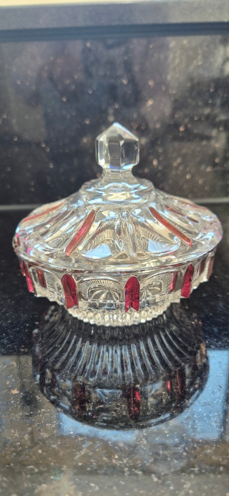 Vintage Kristallen Bonbonnière met Rode Accenten NIEUW, Antiek en Kunst, Ophalen of Verzenden