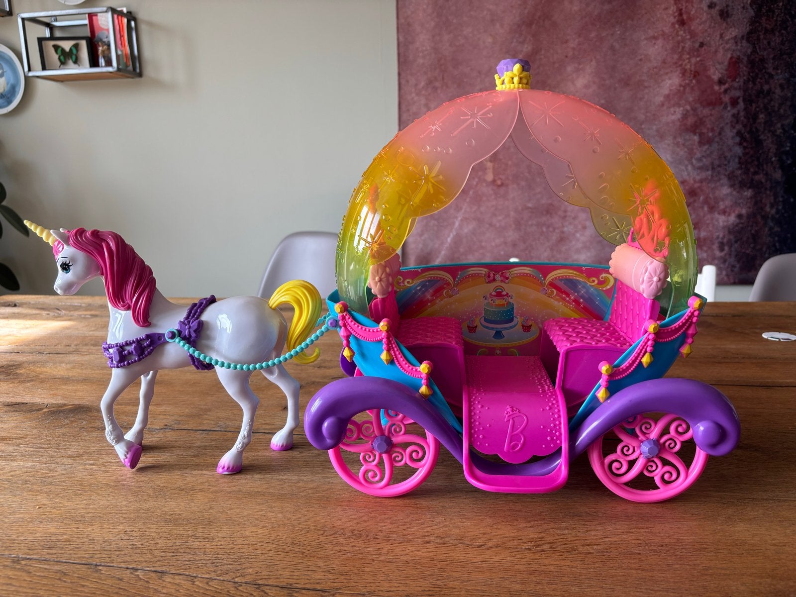 Barbie T4894 Fashion Fairytale koets met paard – compleet, Ophalen of Verzenden, Zo goed als nieuw, Meisje