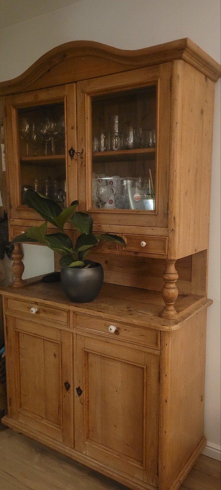 antieke grenen buffetkast, Gebruikt, 100 tot 150 cm, 200 cm of meer, Met lade(s)