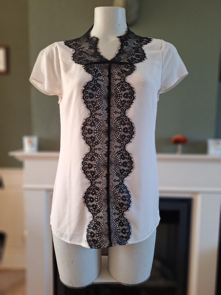 Ted Baker crème zwarte kant top 2 M 38, Kleding | Dames, Maat 38/40 (M), Verzenden, Wit, Zo goed als nieuw