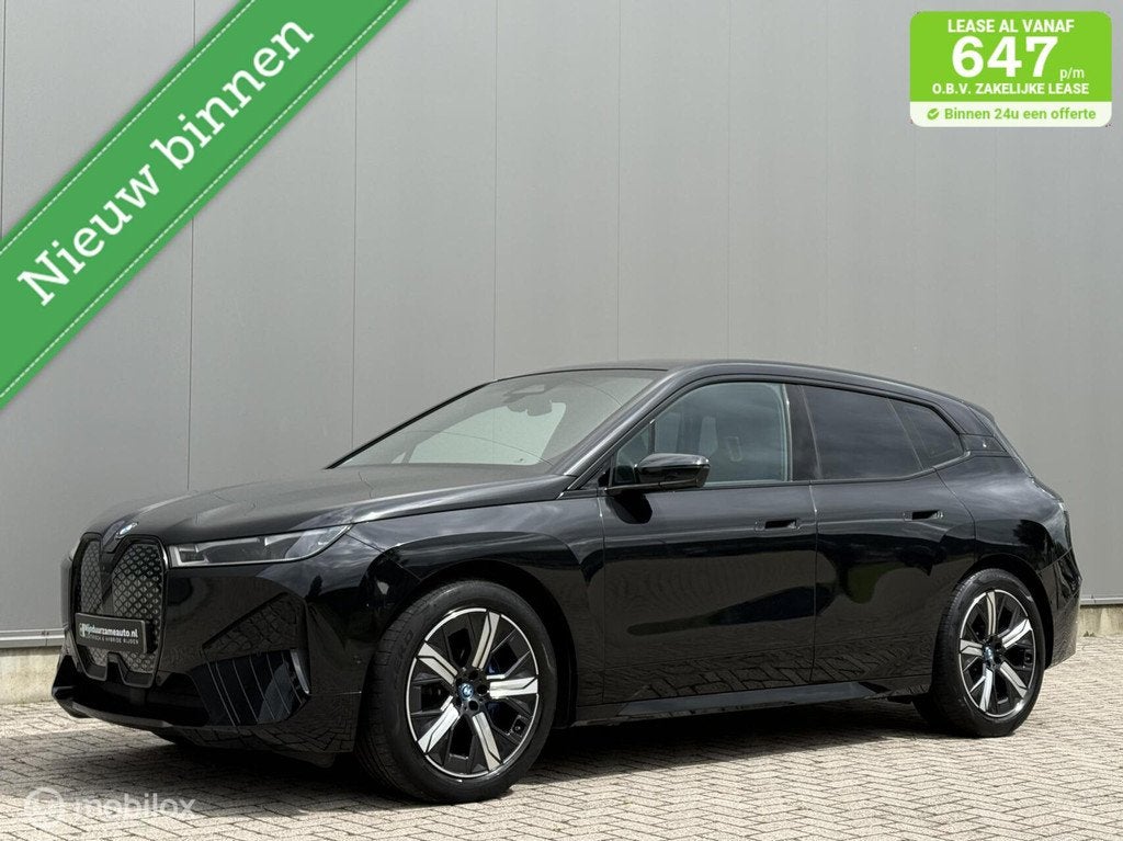 BMW iX xDrive40 77 kWh Pano dak | Trekhaak | Laser |SOH 98%, Auto's, BMW, Automaat, Gebruikt, Zwart, 416 km