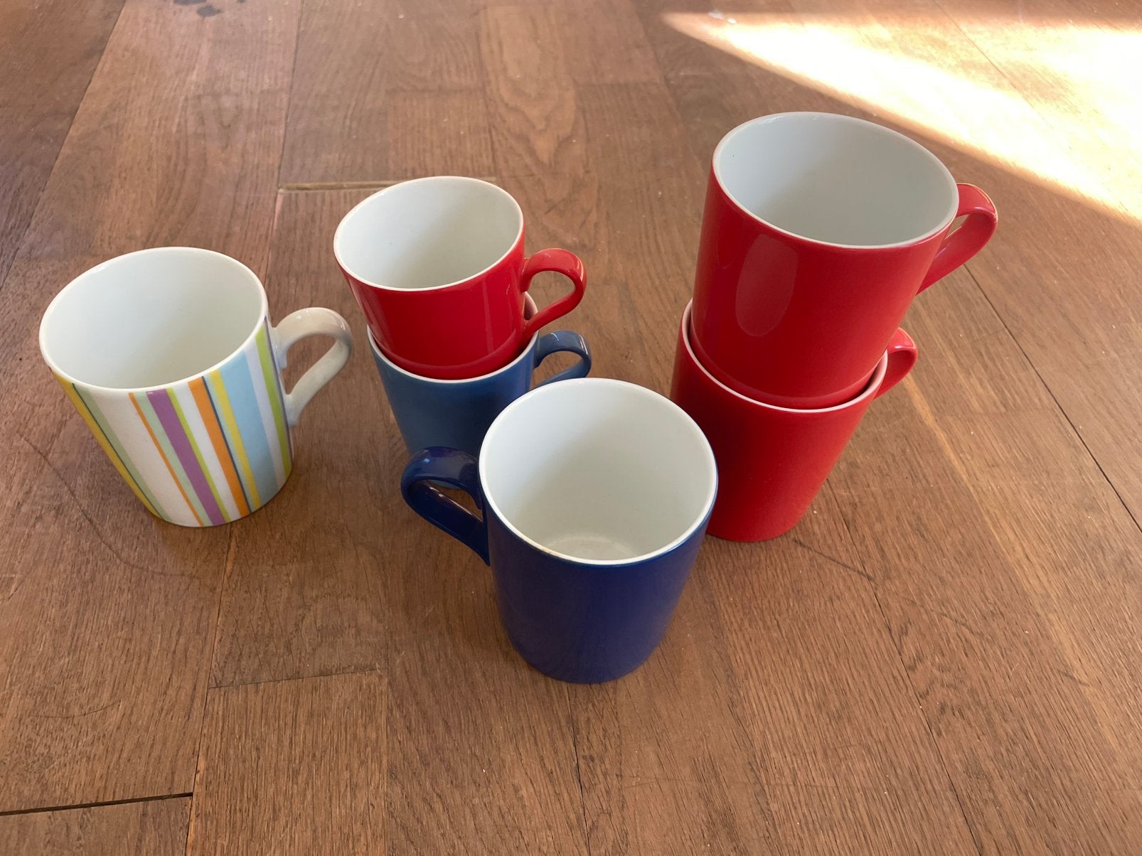 4 mokken en 2 koffiebekers Tric servies, Ophalen, Nieuw, Beker of Kan