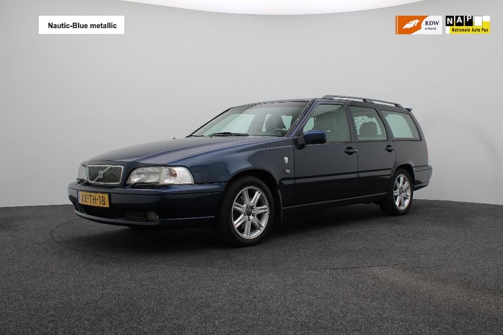 Volvo V70 2.5 AUT 1999 Blauw  Lees a.u.b. hele tekst, Auto's, Volvo, Zwart, Blauw, 5 cilinders, 5 stoelen