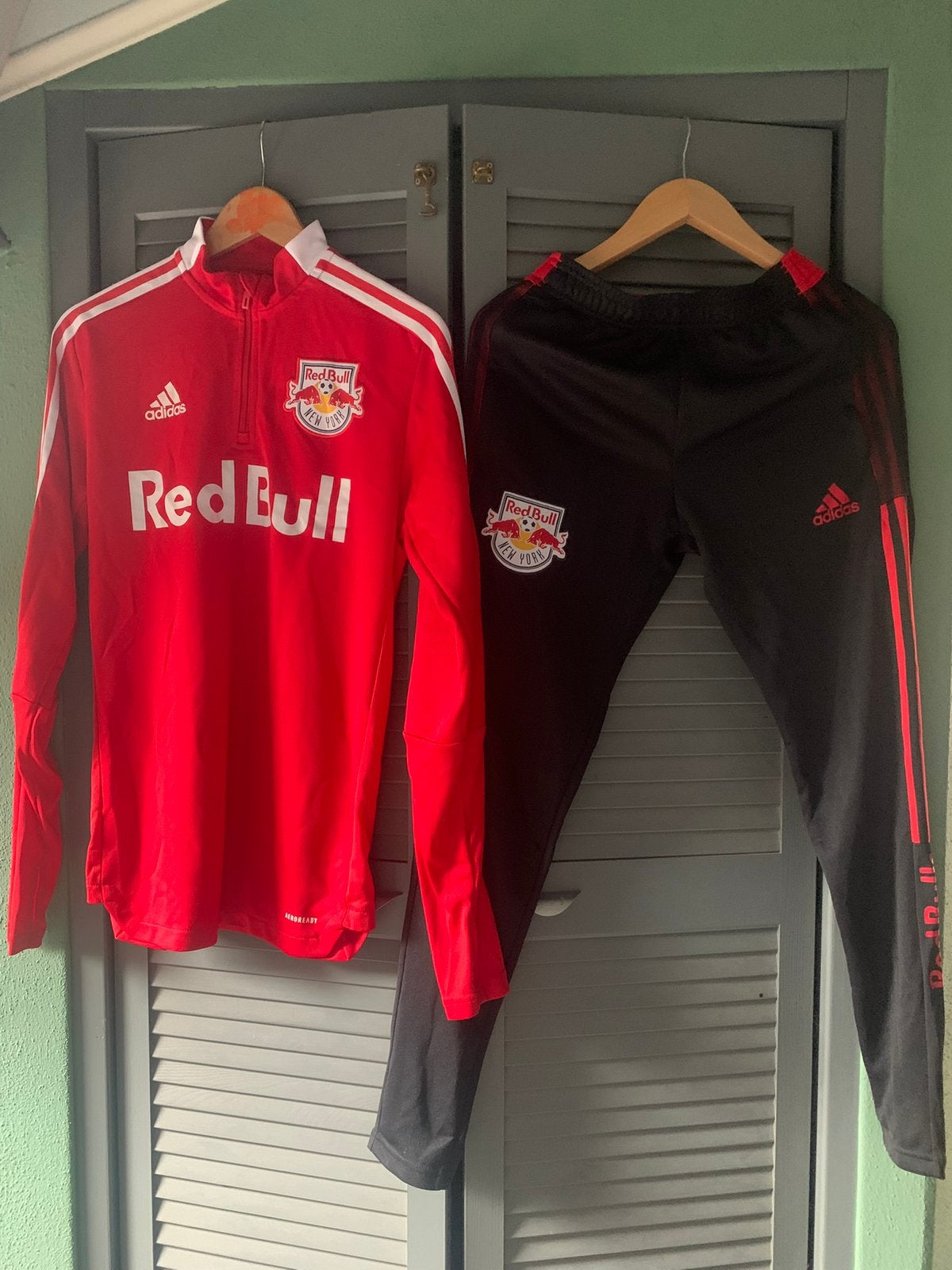 Adidas Red Bull trainingspak maat S, Kleding | Heren, Ophalen of Verzenden, Gedragen, Maat 46 (S) of kleiner, Rood