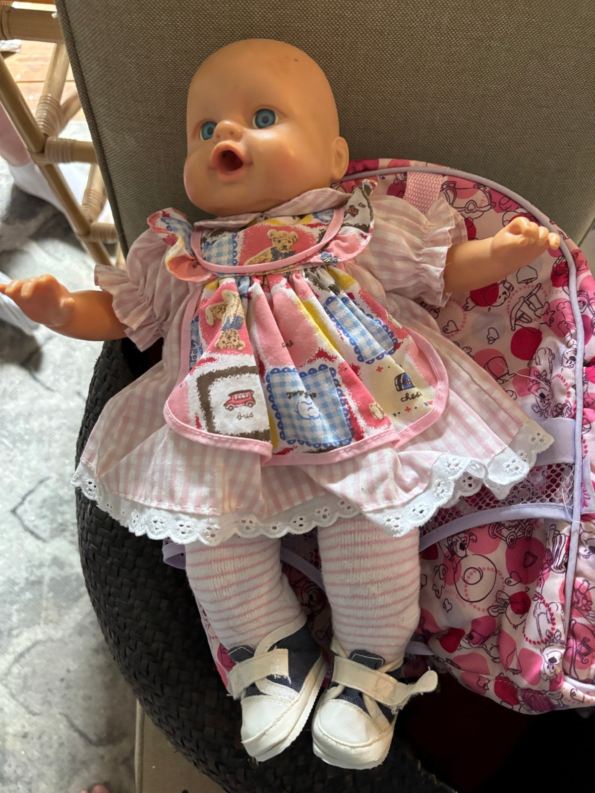 Babypop met rugzakje en accessoires, Ophalen, Gebruikt, Babypop