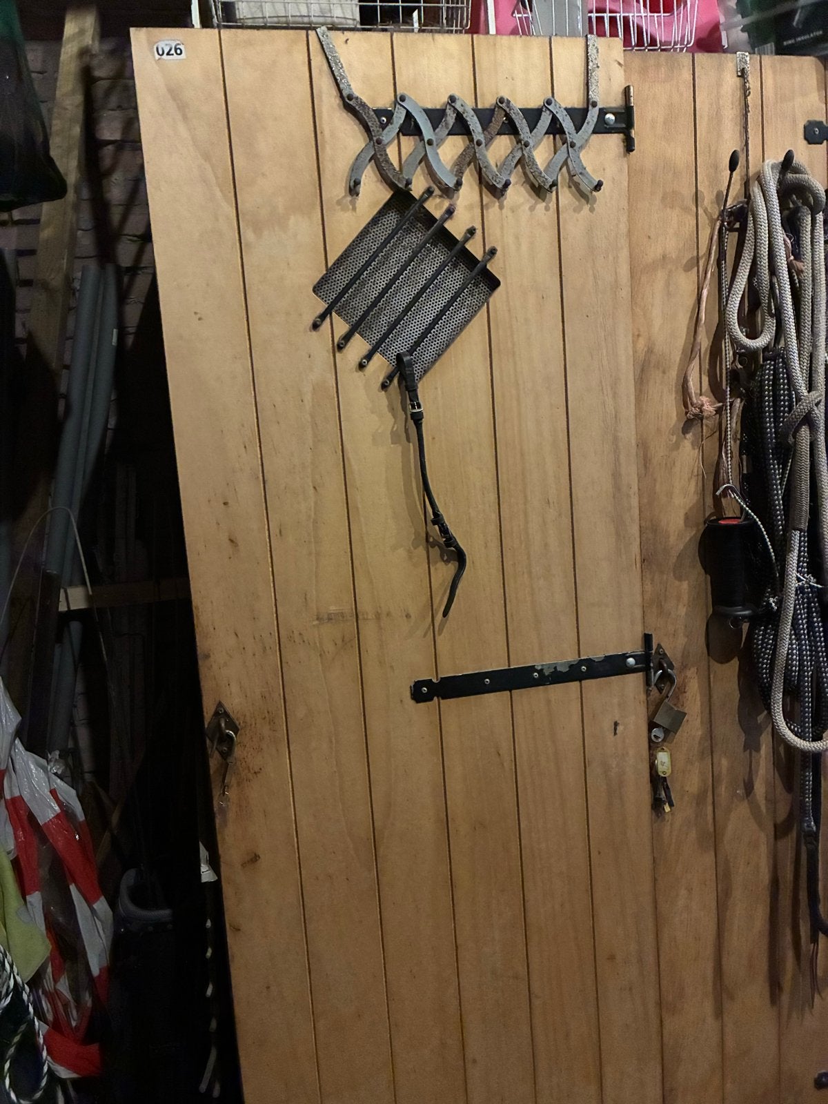 Mooie handgemaakte houten zadelkast, Dieren en Toebehoren, Ophalen, Gebruikt