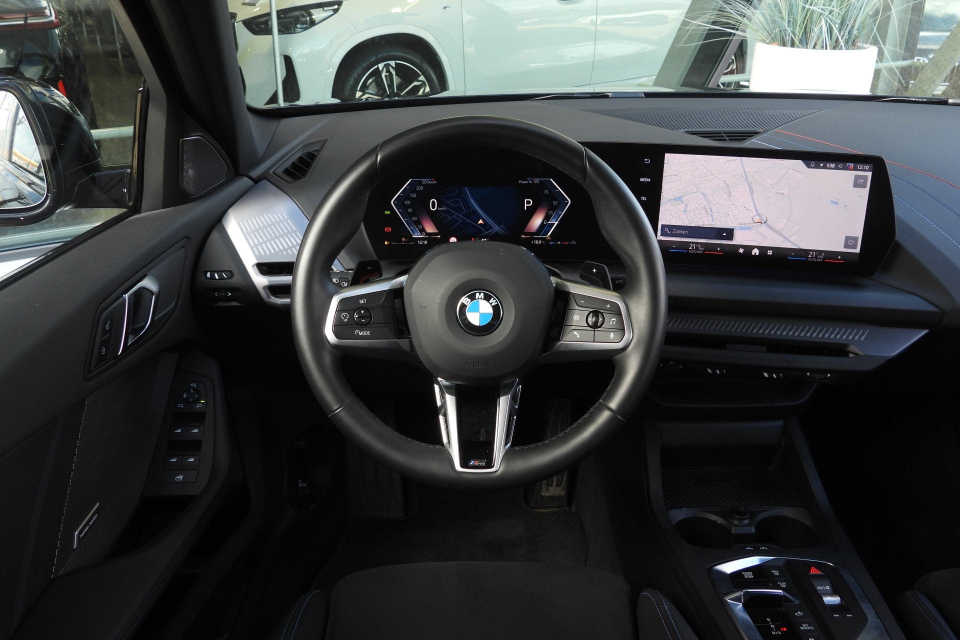 BMW 1 Serie 120 M Sport Automaat / Sportstoelen / M Adaptief, Auto's, Gebruikt, 156 pk, Met garantie (alle), Zwart