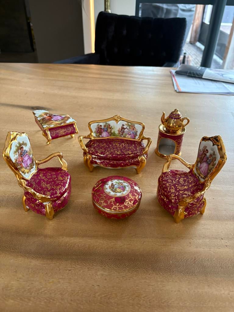 Limoges Miniatuur porseleinen meubelset - Rood met goud, Ophalen of Verzenden