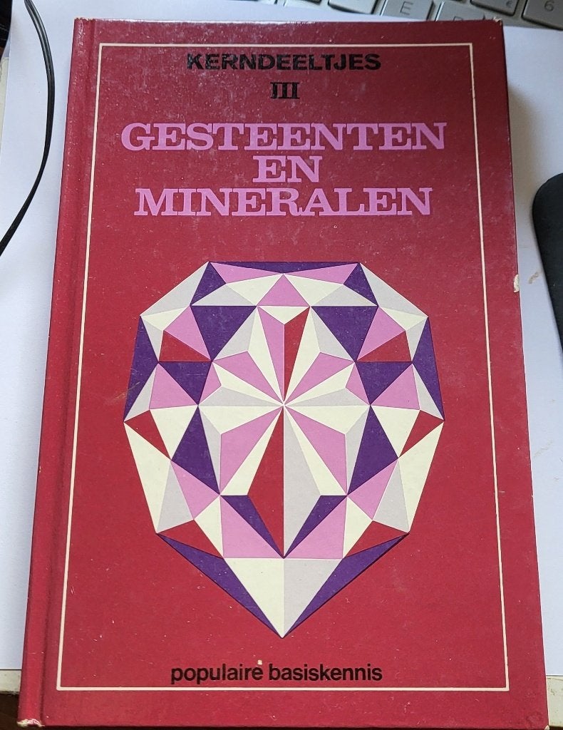 Kerndeeltjes III Gesteenten en mineralen En nog Vintage Boek, Boeken, Ophalen of Verzenden, Gelezen, Natuur algemeen