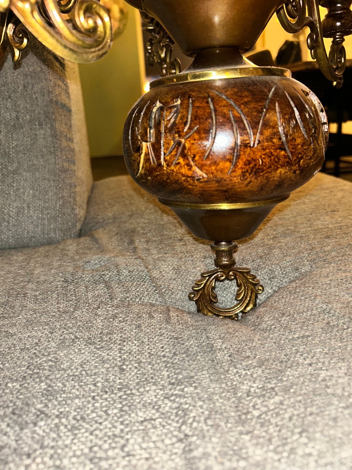 Vintage Kroonluchter met Gele Glazen Kap en Messing Details, Ophalen