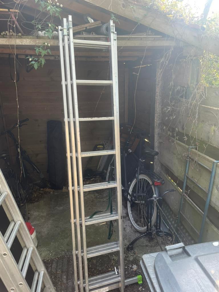 Uitschuif ladder, Doe-het-zelf en Verbouw, Steigers, Ophalen, Zo goed als nieuw, Minder dan 2 meter