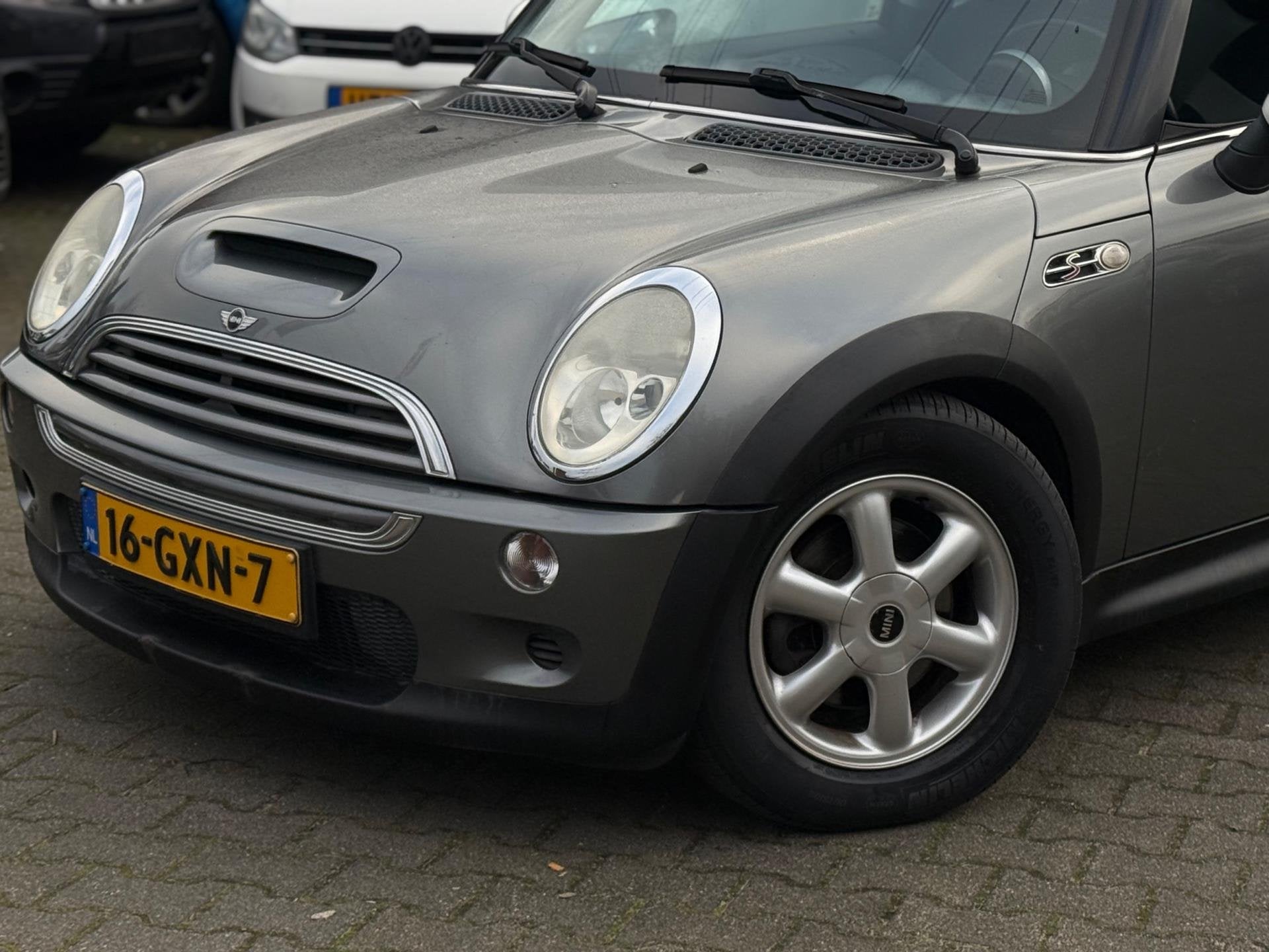 Mini Mini 1.6 Cooper S AIRCO/LMVELGEN/RIJDT PERFECT/NETTE AU, Auto's, Voorwielaandrijving, Stof, Gebruikt, Zwart