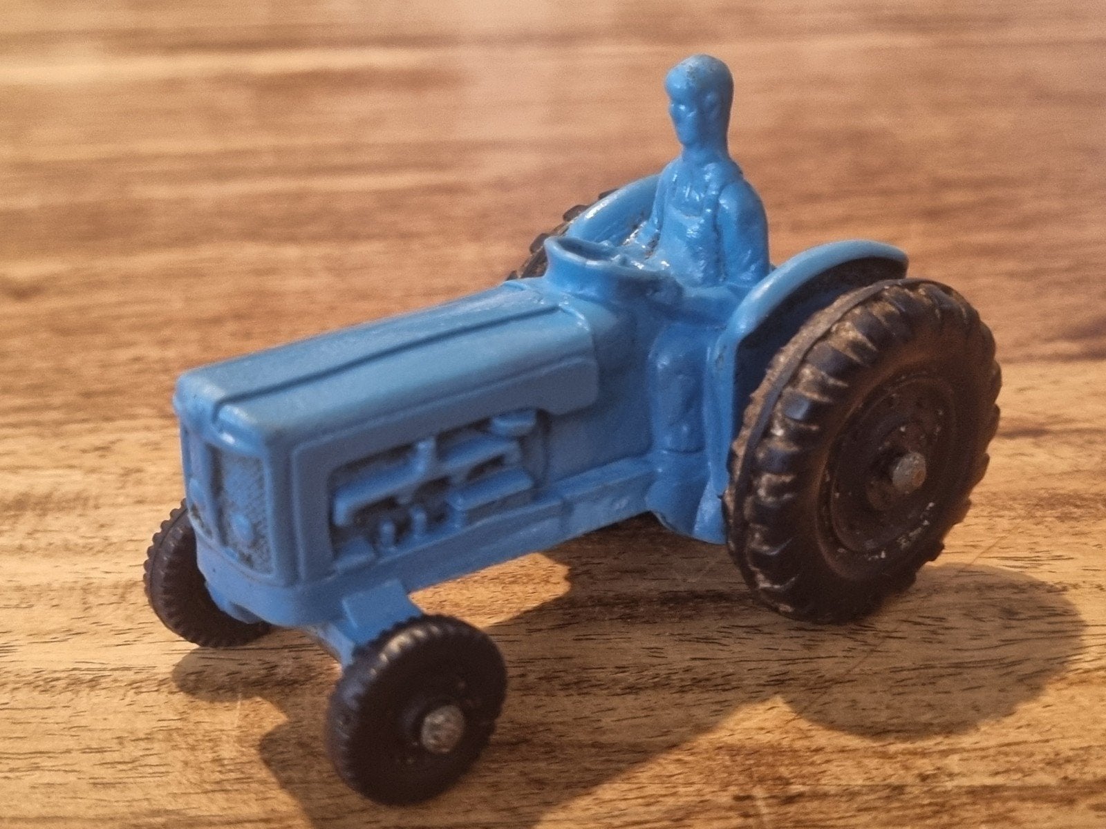 Vintage blauwe speelgoedtractor met bestuurder, Ophalen of Verzenden