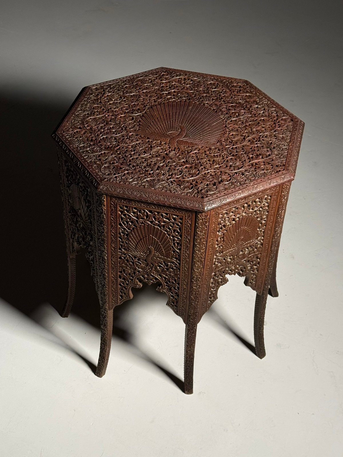 Indiase salontafel center table antiek, Antiek en Kunst, Ophalen of Verzenden