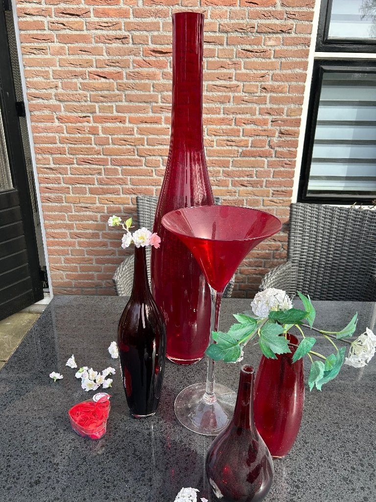 Set rode vazen en glaswerk, Huis en Inrichting, Woonaccessoires | Vazen, Ophalen, 90 cm, Geschikt voor buiten, Rood