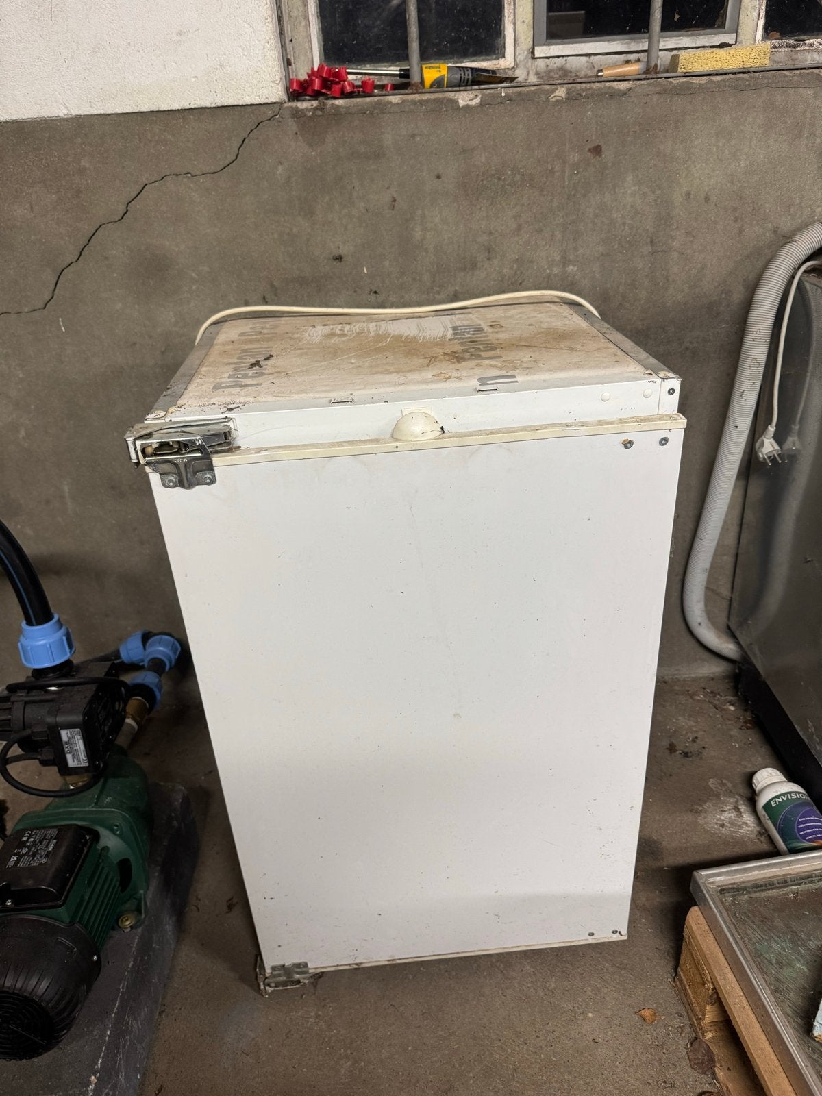 Bosch Koelkast 90x55x50 cm - Compact en Energiezuinig, 100 tot 150 liter, Energieklasse A of zuiniger, 45 tot 60 cm, Ophalen