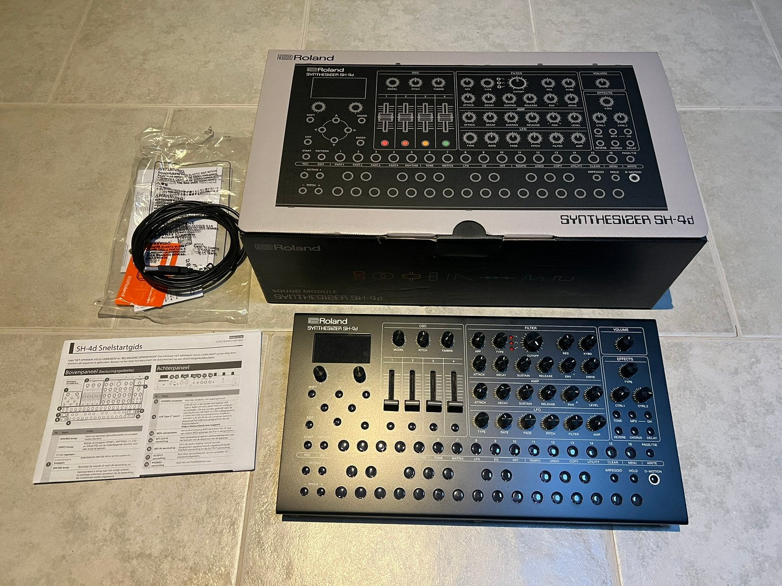 Te koop Roland SH-4D in nieuwstaat, Muziek en Instrumenten, Ophalen of Verzenden, Zo goed als nieuw