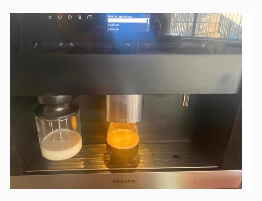 Zeer goede MIELE inbouw koffiemachine CVA6401 TOUCHSCREEN, Ophalen, 10 kopjes of meer, Koffiemachine, Zo goed als nieuw