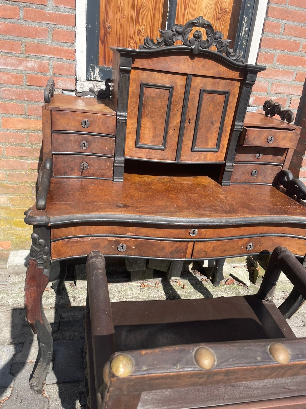 Antiek bureau, Ophalen