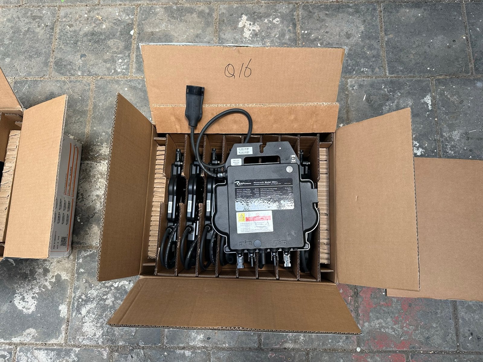 12x APsystems DS3-L Micro-omvormers voor zonnepanelen, Ophalen, Nieuw
