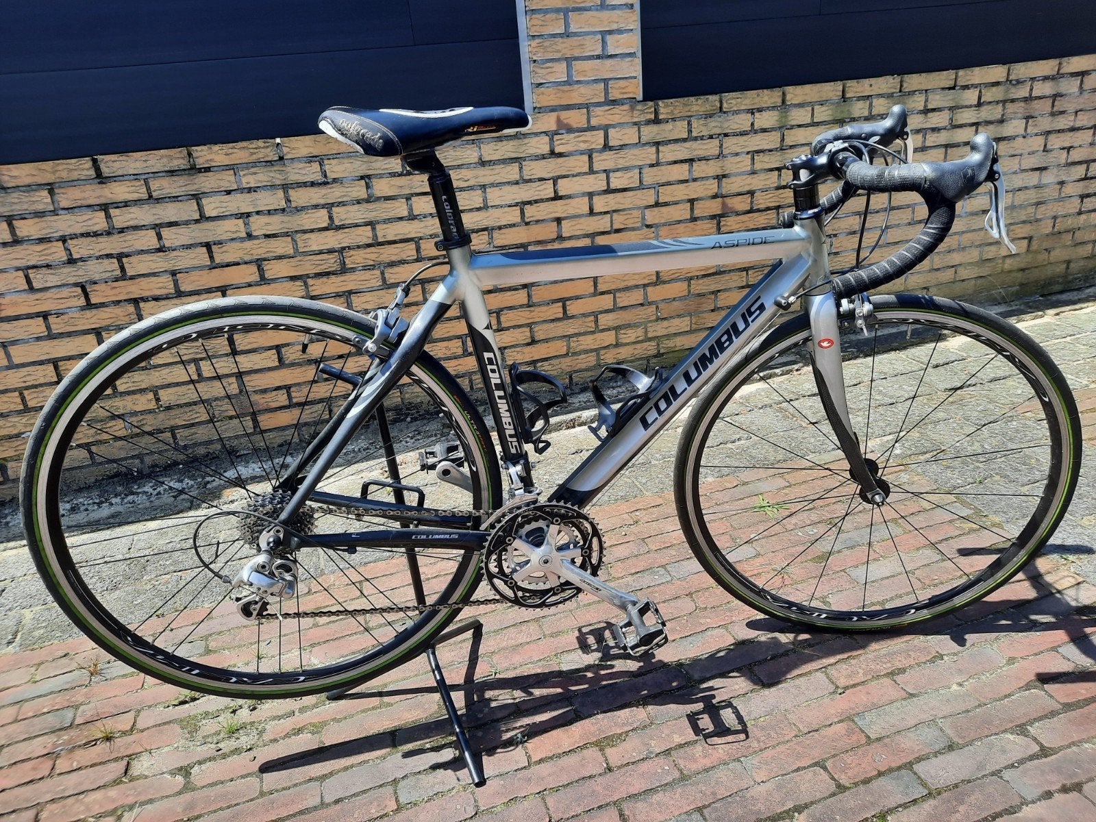 Hele Mooie Racefiets Nieuwstaat

Campagnolo afmontage Wielen, Fietsen en Brommers, Heren, Aluminium, Ophalen of Verzenden, Zo goed als nieuw