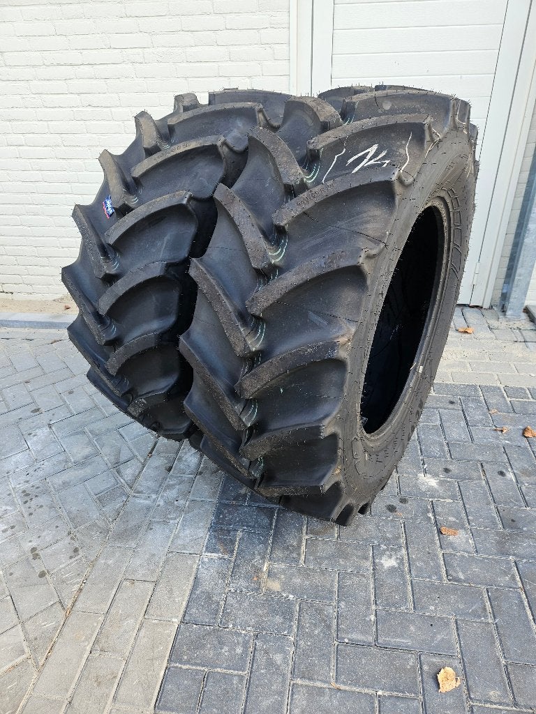 Mitas 440/65R28 AC65 trekkerbanden, Ophalen
