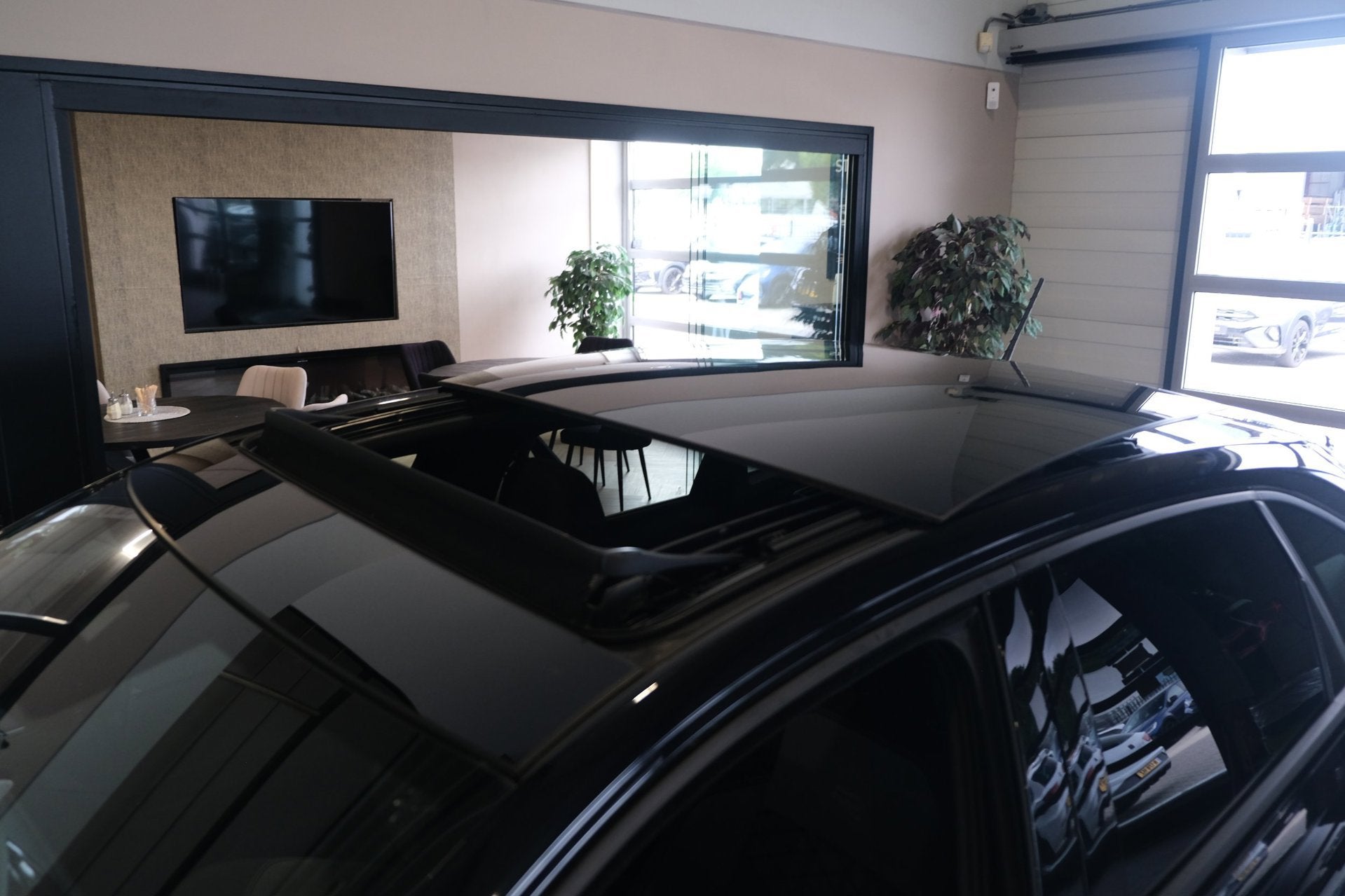 Volkswagen Taigo 1.0 TSI 2x R-Line 116PK Facelift Pano Black, Auto's, Dealer onderhouden, Gebruikt, 1144 kg, Zwart
