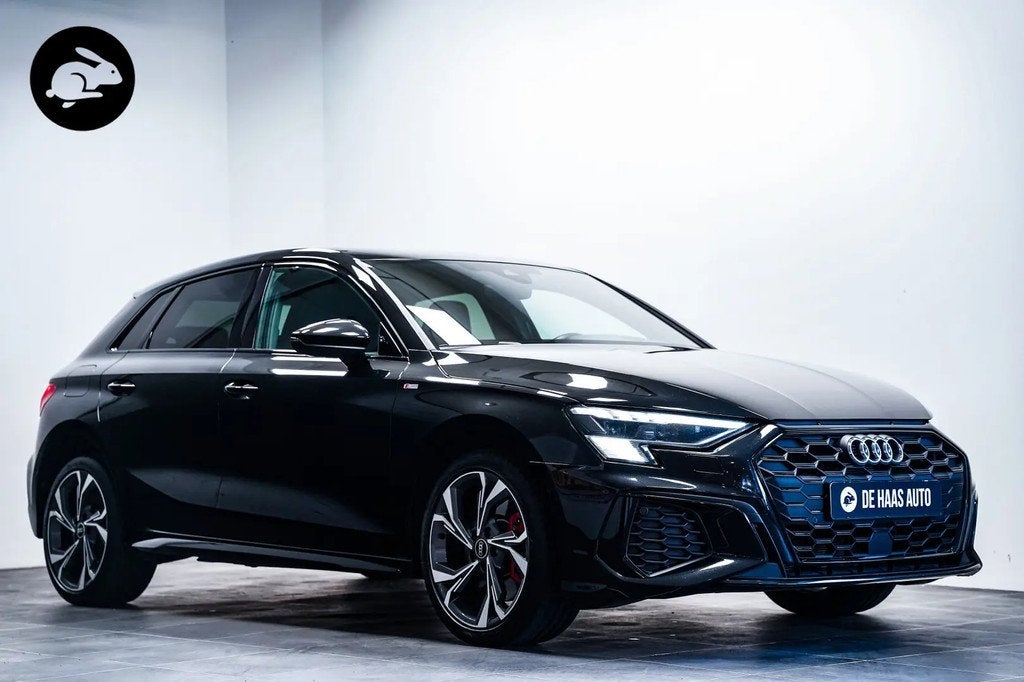Audi A3 Sportback 45 TFSI e S-Line|Diamant lede € 31.900,0, Automaat, Gebruikt, 4 cilinders, Leder en Stof
