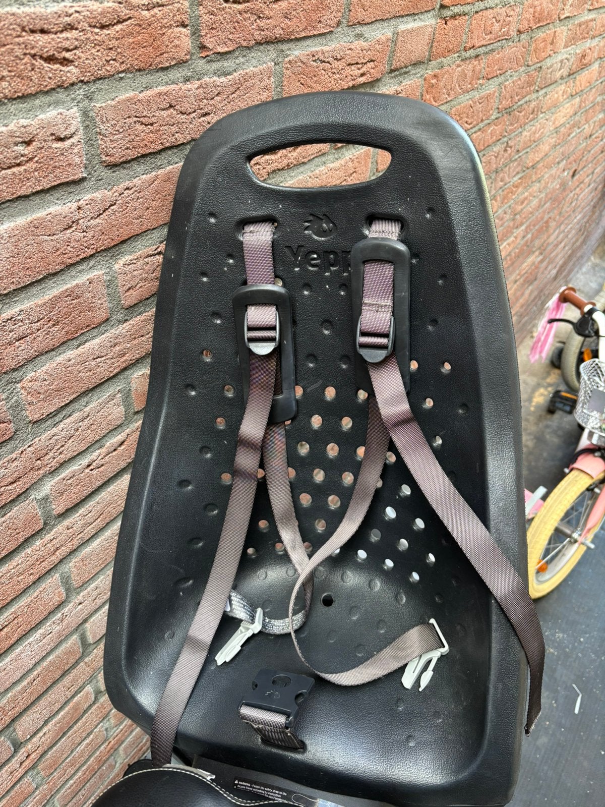 Thule Yepp GMG maxi easyfit achterzitje zwart, Fietsen en Brommers, Fietsaccessoires | Fietsstoeltjes, Ophalen, Zo goed als nieuw