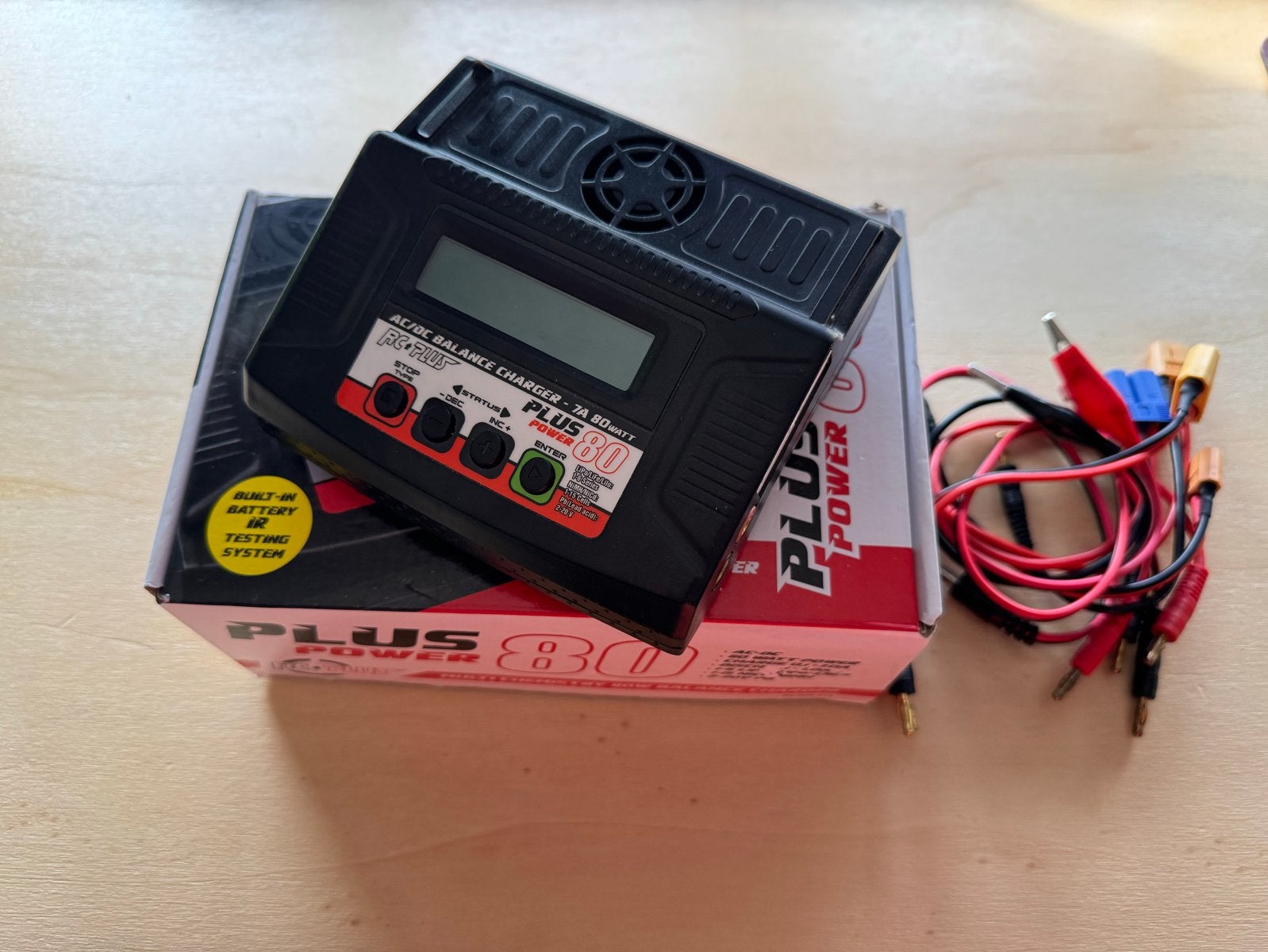 RC Plus Power 80 AC/DC Balance Lader met diverse connectoren, Ophalen of Verzenden, Zo goed als nieuw