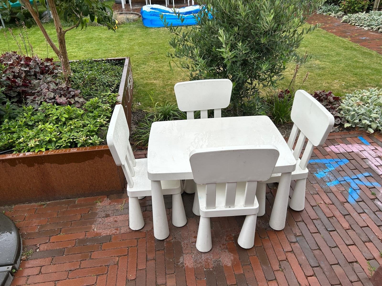 Ikea mammut Witte kindertafel met 4 stoeltjes, Kinderen en Baby's, Kinderkamer | Tafels en Stoelen, Ophalen, Gebruikt, Tafel(s) en Stoel(en)
